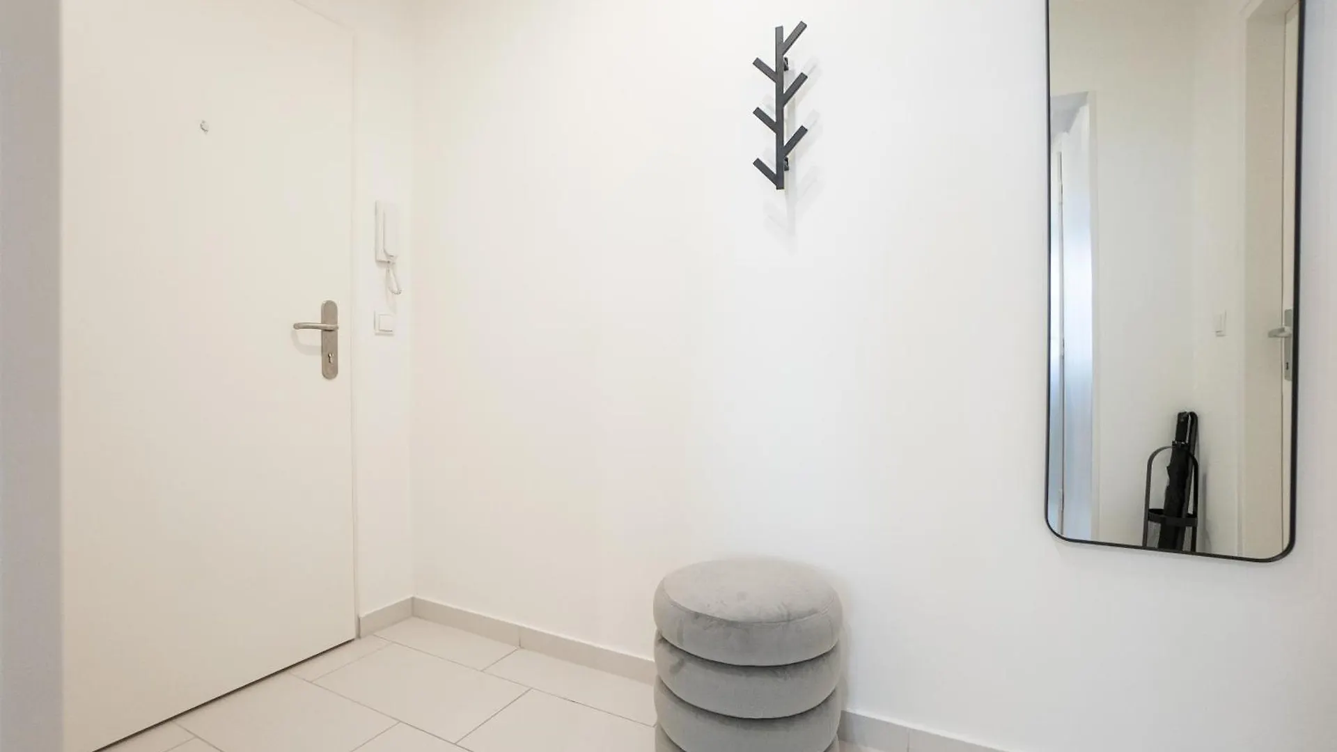 Apartmán Brand New! Selfcheck-In, King Size Bed, Free Wi-Fi Vídeň
