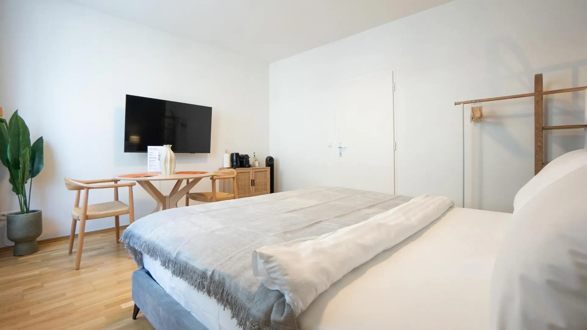 Apartmán Brand New! Selfcheck-In, King Size Bed, Free Wi-Fi Vídeň 0*,